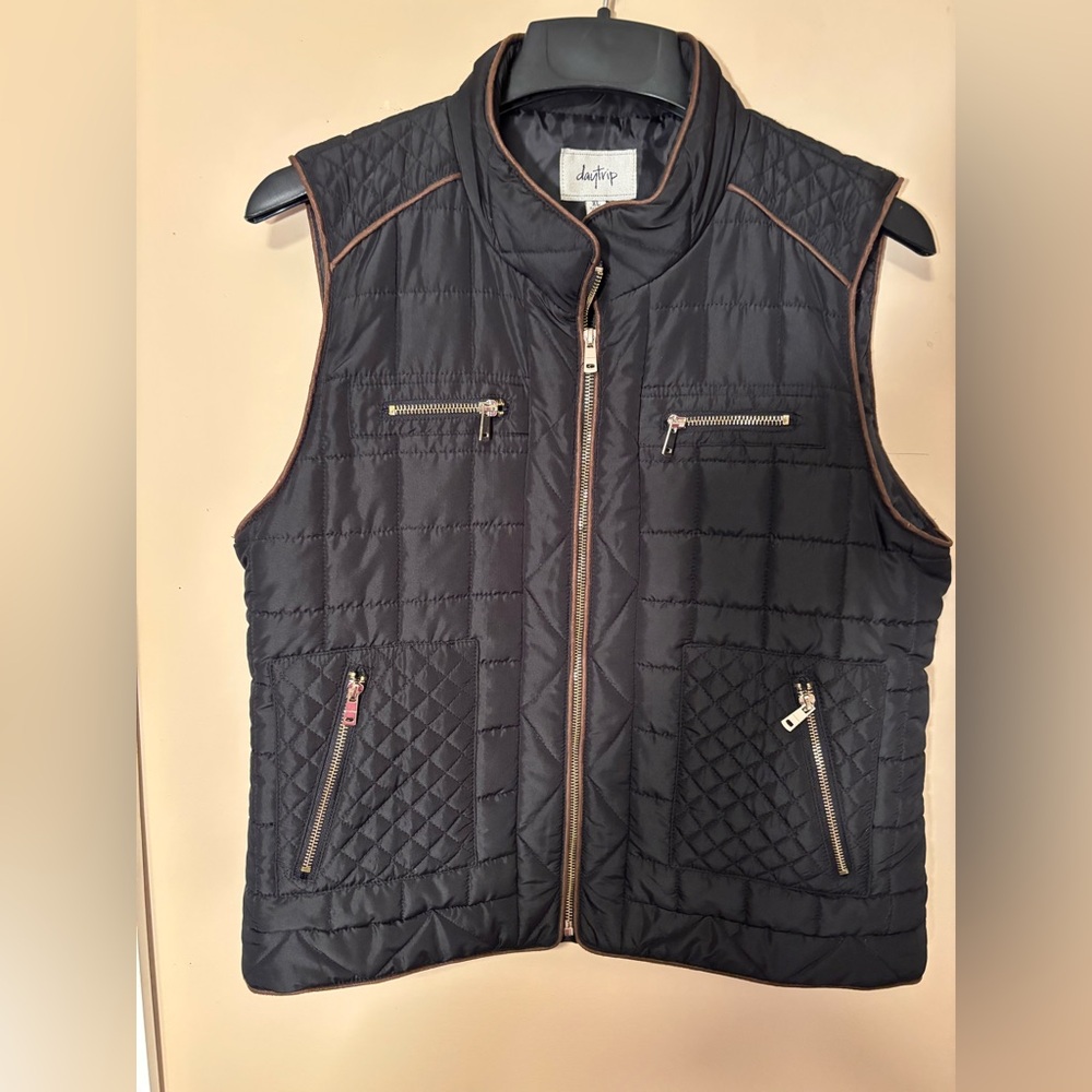 Daytrip Black Quilted Puffer Vest with Brown Trim